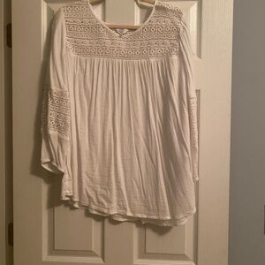 Crown and Ivy white top